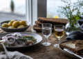 Aquavit aus Skandinavien: Geschichte, Sorten und Trinkkultur