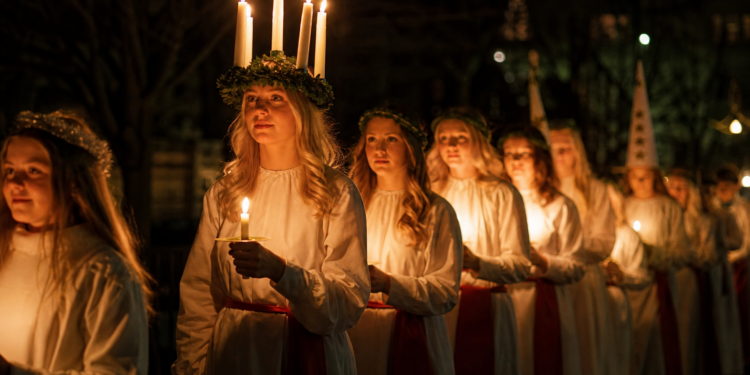 Weihnachten in Skandinavien: Bräuche, Essen und winterliche Atmosphäre